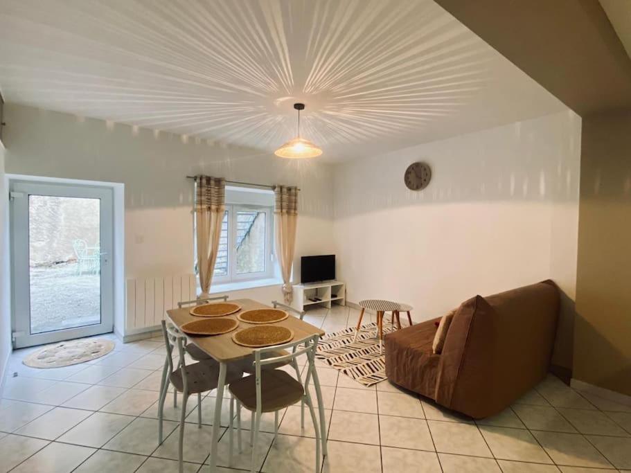 Appartement Au Centre-Ville Avec Cour Langres Zewnętrze zdjęcie